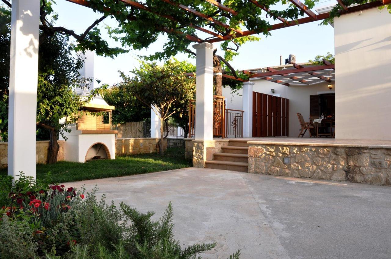 Anna 'S House - Garden Cottage In Kíssamos Esterno foto